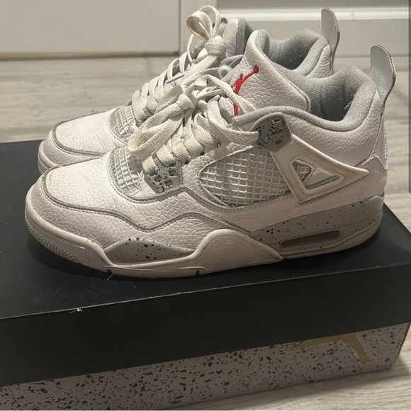 Oreo Jordan 4s size 5Y fits like a women’s 6 1/2 comes with original box - Picture 2 of 5